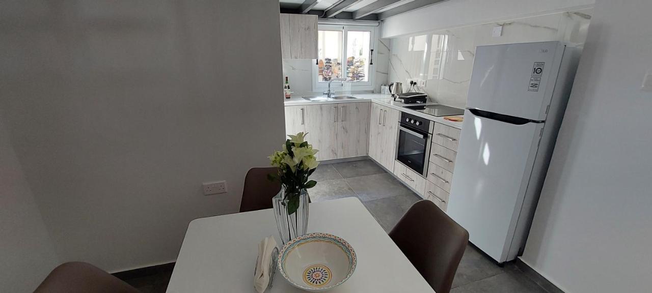 Eleantre Holiday Apartments Paphos Ngoại thất bức ảnh